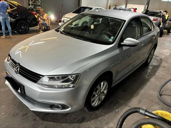 VOLKSWAGEN JETTA 2.0 COMFORTLINE FLEX 4P TIPTRONIC